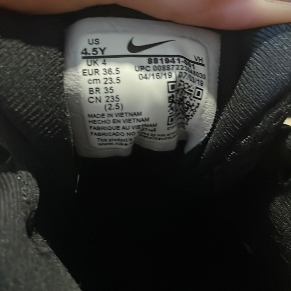 Nike basketball shoes size 4.5 youth - Picture 4 of 8